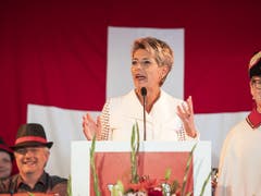 Justizministerin Karin Keller-Sutter hält in Rorschach SG ihre erste Bundesfeier-Ansprache als Bundesrätin. (Bild: KEYSTONE/ENNIO LEANZA)