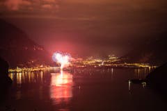 Das Feuerwerk über Flüelen. (Bild: Valentin Luthiger, Seelisberg, 31. Juli 2019)