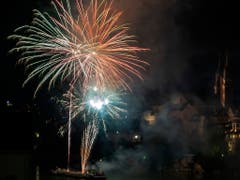 Feuerwerk zum Nationalfeiertag am Vorabend des 1. Augusts in Basel. (Bild: Keystone/Georgios Kefalas)