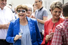 Viola Amherd und Karin Keller-Sutter. (Bild: Alexandra Wey/Keystone, Schwyz, 4. Juli 2019)