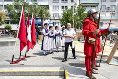 Ueli Maurer spricht in Schwyz zur Bevölkerung. (Bild: Alexandra Wey/Keystone, Schwyz, 4. Juli 2019)