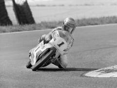 Stefan Dörflinger 1986 mit der Nummer 1 als amtierender 80-ccm-Weltmeister unterwegs in Monza (Bild: KEYSTONE/STR)