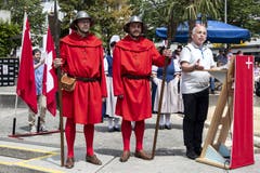 Ueli Maurer spricht zur Bevölkerung. (Bild: Alexandra Wey/Keystone, Schwyz, 4. Juli 2019)