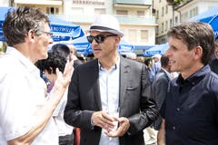 Alain Berset diskutiert. (Bild: Alexandra Wey/Keystone, Schwyz, 4. Juli 2019)