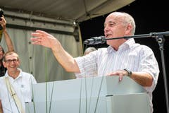 Ueli Maurer ergreift das Wort. (Bild: Christian H. Hildebrand, Stans, 5. Juli 2019)