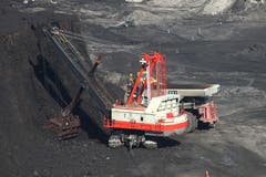 USA 2015: Kein Alter kennen die Elektro-Shovels im Kohleabbau. Diese alte Dame in der Eagle Butte Mine in Wyoming dürfte in den 70er Jahren erbaut worden sein und daher mehrere Hunderttausend Betriebsstunden auf dem Zähler haben. (Bild: Kari Feierabend)