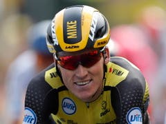 Der Niederländer Mike Teunissen siegte in Brüssel und ist der erste Träger des Maillot jaune (Bild: KEYSTONE/EPA/GUILLAUME HORCAJUELO)