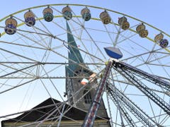 Das Riesenrad beim Fraumünster ist jedes Jahr eine Attraktion. (Bild: Keystone/WALTER BIERI)