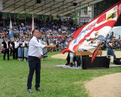 OK-Chef Bobby Arnold eröffnet das Fest. (Urs Hanhart, Flüelen, 7. Juli 2019)