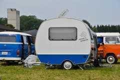 Eine «Keksdose» in passender Farbe zum Bulli. (Bild: Donato Caspari)