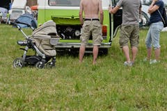 Fachsimpeln über Motoren. (Bild: Donato Caspari)