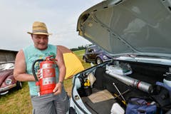 Alles dabei unter der Motorhaube: auch den Feuerlöscher. (Bild: Donato Caspari)
