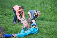 «Unsere jungen Ritterinnen und Ritter gaben vollen Einsatz beim sportlichen Willkommensprogramm.» (Bild: Pfadi Winkelried Cham, Steinhausen, Hagendorn, Wölfe, 7. Juli 2019)