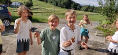 Zum Zmorge ein Nutella-Brot ist eben schon etwas Schönes. (Bild: Pfadi Baar, Wölfli)