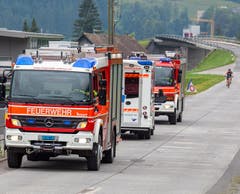 Feuerwehr und Rettungsdienst vor Ort. (Bild: Geri Holdener, Brunnen, 9. Juli 2019)