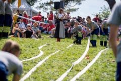 Die Feier stand im Zeichen des Schweizer Milizsystems. Hier hantieren junge Feuerwehrleute mit einem Schlauch. (Bild: Nadia Schärli, Rütli, 1. August 2019)
