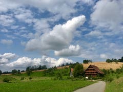 Wolken weichen nach und nach der Sonne. (Bild: Peter Bumbacher, Unterägeri, 31. Juli 2019)