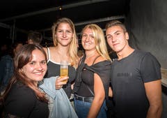 Müllheim TG - Impressionen von der Crazy Night in Müllheim. Der TV Müllheim organisiert diese Party seit 25 Jahren. Dieses Jahr mit einem riesen Wasserfall.