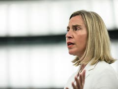 Die EU-Aussenbeauftragten Federica Mogherini erklärte, die EU werde weiter mit dem iranischen Aussenminister Sarif zusammenarbeiten. Es gelte, die diplomatischen Kanäle offenzuhalten. (Bild: KEYSTONE/AP/JEAN-FRANCOIS BADIAS)