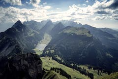 Der Alpstein mit dem Sämtisersee, aufgenommen vom Hohen Kasten aus. (Bild: Thomas Ammann)