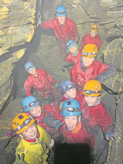 Höhlenforscher im Einsatz. (Lagerbild: Ferienpass Nidwalden, Stans, 9. August 2019)
