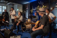 Stephan Holstein presents Django’s Castle an den 31. Jazztagen Lichtensteig. (Bild: Sascha Erni)