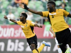 Meisterlicher Jubel: YBs Torschützen Ulisses Garcia (links) und Jean-Pierre Nsame (Bild: KEYSTONE/GIAN EHRENZELLER)