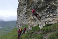 Ein Highlight der Tour – das Abseilen an der Felswand. (Bild: Zéline Odermatt, Melchsee-Frutt, 7. August 2019)
