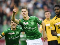 Hier sah es für St. Gallen gut aus: Cédric Itten hat einen Foulpenalty zum 2:2 verwertet (Bild: KEYSTONE/GIAN EHRENZELLER)