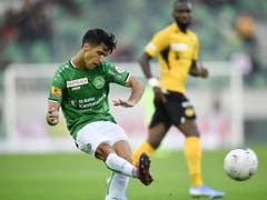 St. Gallens Neuzugang Victor Ruiz mit kraftvollem Abschlussversuch (Bild: KEYSTONE/GIAN EHRENZELLER)