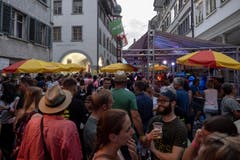 Schon am früheren Abend gab es kaum noch ein Durchkommen in der Hauptgasse. (Bild: Sascha Erni)