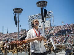 Der Tessiner Regisseur Daniele Finzi Pasca (im Bild) hat mit den von ihm konzipierten Freilichtvorführungen offensichtlich den Publikumsgeschmack getroffen. (Bild: KEYSTONE/JEAN-CHRISTOPHE BOTT)