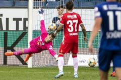 FCL-Torhüter Marius Müller muss sich zum zweiten Mal geschlagen geben. (Bild: Alexandra Wey/Keystone, Luzern, 11. August 2019)
