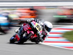 Romano Fenati lässt seine Moto3-Konkurrenten hinter sich und gewinnt sein 11. GP-Rennen (Bild: KEYSTONE/EPA/MARTIN DIVISEK)