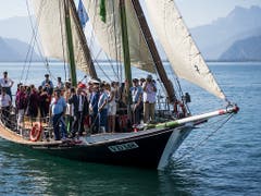 Die Waadtländer Regierung reist am Sonntag per Schiff zur Fête des Vignerons an. Der Waadtländer Kantonstag bildet den Abschluss des diesjährigen Winzerfestes. (Bild: KEYSTONE/JEAN-CHRISTOPHE BOTT)