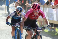 Linda Indergand gab im Short-Track-Rennen ihr Comeback nach einer Verletzungspause. (Bild: Roland Jauch, Lenzerheide, 9. August 2019)