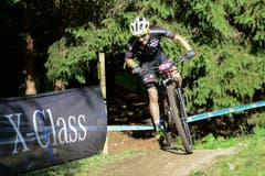 Melanie Tresch kämpft sich einen Anstieg hoch. (Bild: Roland Jauch, Lenzerheide, 11. August 2019)