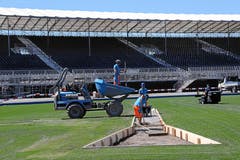 Die Anläge für die Steinstösser wird nach allen Regeln des Tiefbaus erstellt. (Bild: Andy Mettler / Swiss-Image)