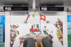 Speziell ist das Familienabteil am Ende des Zuges. Es wurde vom Illustrator Konrad Beck mit viel Liebe zum Detail gestaltet. (Bild: Schweizerische Südostbahn AG)