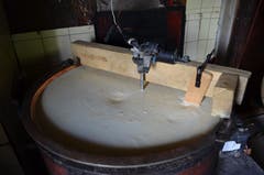 120 Liter Milch im Käsekessi.