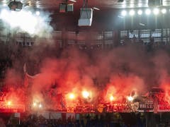 Im Hinspiel im St.-Jakob-Park war von den LASK-Fans viel zu hören - und zu sehen (Bild: KEYSTONE/GEORGIOS KEFALAS)