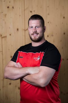 Philipp GloggnerGeburtsdatum: 23. 10. 1990Wohnort: Walchwil Beruf: Schreiner Grösse/Gewicht: 194 cm/135 kg Anzahl Kränze: 33/4