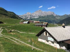 Auf der Wanderung von Unterschächen via dem steilen Weg Rüoss nach Alp Obsaum sind wir via Sittlisalp nach Brunni zurück nach Unterschächen gewandert. Von der Sittlisalp hat sich der majestätische Schächentaler Windgällen in voller Pracht gezeigt. (Bild: Karin Gaiser Aschwanden, Sittlisalp, 9. August 2019)