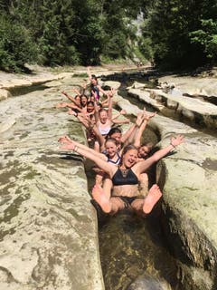 Abkühlung im Fluss. (Lagerbild: Blauring Meggen (19. Juli 2019))
