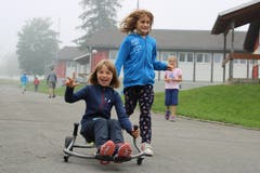 Volle Fahrt bei Malin und Ramona. (Lagerbild: Pfarreilager Neuenkirch, 9. Juli 2019)