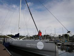 Ein hochmodernes Hochsee-Rennboot: Greta Thunberg an Bord der Jacht. (Bild: KEYSTONE/AP/KIRSTY WIGGLESWORTH)