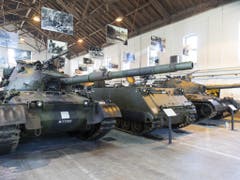 Ausgediente Panzer stehen im Panzermuseum auf dem Waffenplatz Thun. (Bild: Keystone/PETER KLAUNZER)