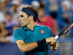 Roger Federer feierte bei seiner Rückkehr auf die Tour einen problemlosen Sieg (Bild: KEYSTONE/AP The Cincinnati Enquirer/SAM GREENE)