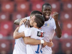 Der erste Jubel bleibt den FCZ-Spielern fast im Hals stecken, da nur Minuten später der unerwartet Ausgleich für St. Gallen fällt (Bild: KEYSTONE/ENNIO LEANZA)