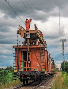 Zwischen Kisslegg und Leutkirch ist die Elektrifizierung in vollem Gange. Bilder: Peter Hummel